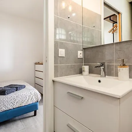 Motte, Port, T2, 48m2, Climatise, 3 Etoiles Apartment